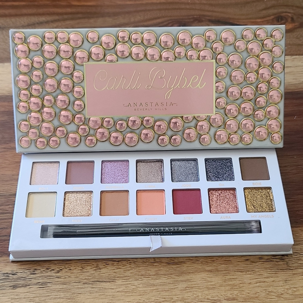 ABHxCarli Bybel eyeshadow pallette